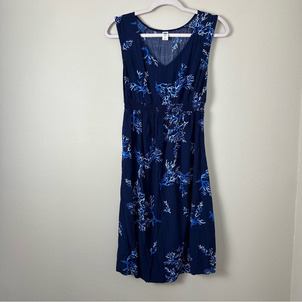 Old Navy V Neck Sleeveless Maternity Midi Dress With Coral Pattern
